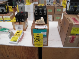 BREAKER, CIRCUIT TYPE, 225 AMP RATING, 600 AC VOLT RATING, 3 POLE, THERMAL MAGNETIC KIND. MOLDED CASE, FRAME KB3250,TRIP DEVICEHKB3225T, PART # KB3225 (W-44) LOADING & HANDLING FEE $5-